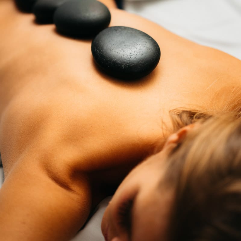 Hotstone massage ved Klinik ViWell hos Hotel Viking