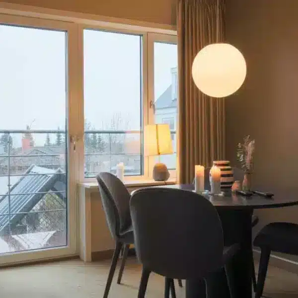 Spisebord på værelse hos spahotellet Hotel Viking