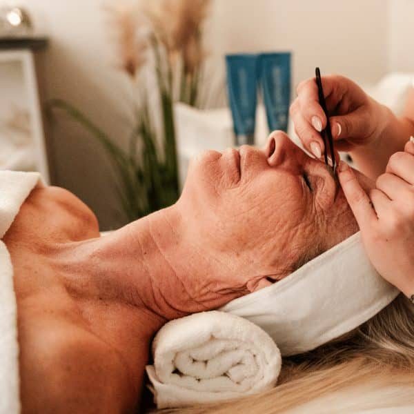 Behandling af vipper og bryn på Klinik Kilden